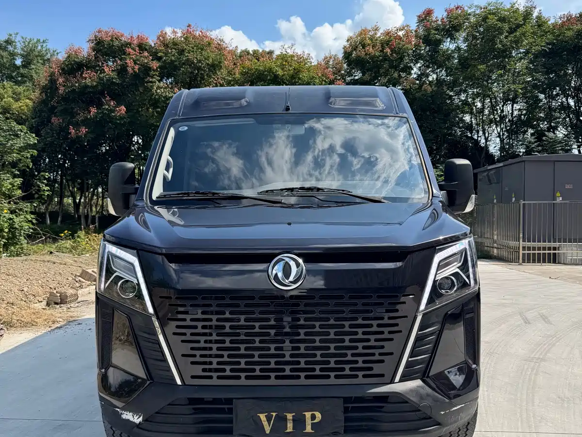 Dongfeng Yufeng Yufeng 2025 2023 V9+ 2.0T Manual FWD Multi-purpose Medium Wheelbase Medium Roof 7/8/9 Seater