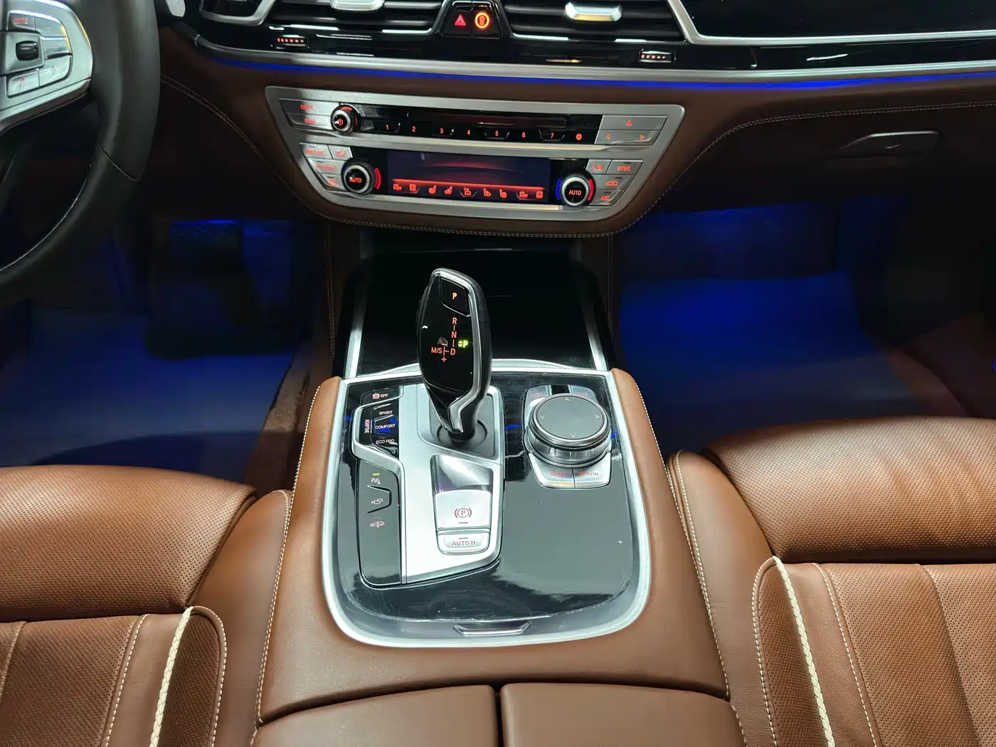 BMW 7 Series 2018 740Li xDrive Premium Type Excellence Package фото 15