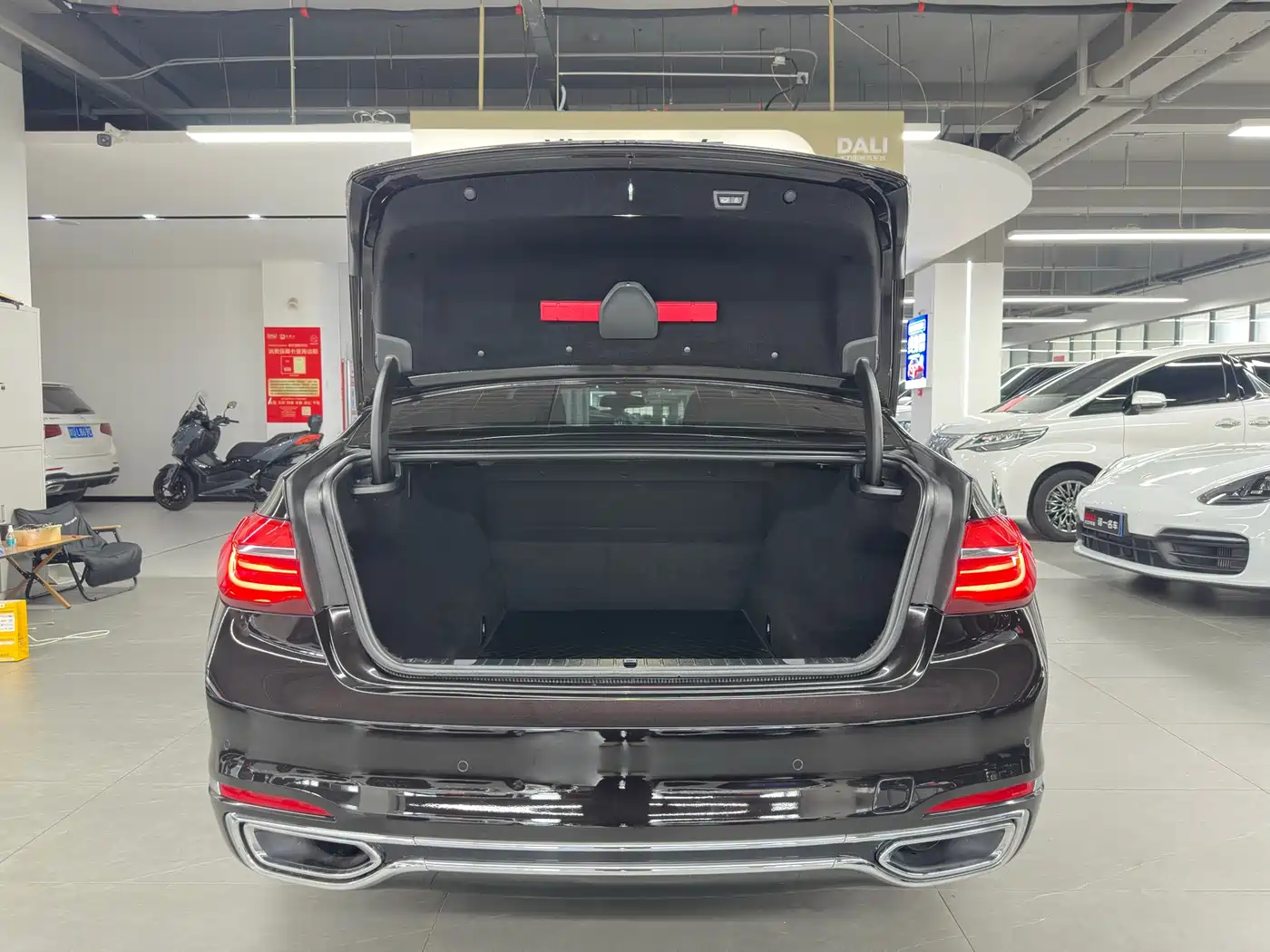 BMW 7 Series 2018 740Li xDrive Premium Type Excellence Package фото 27