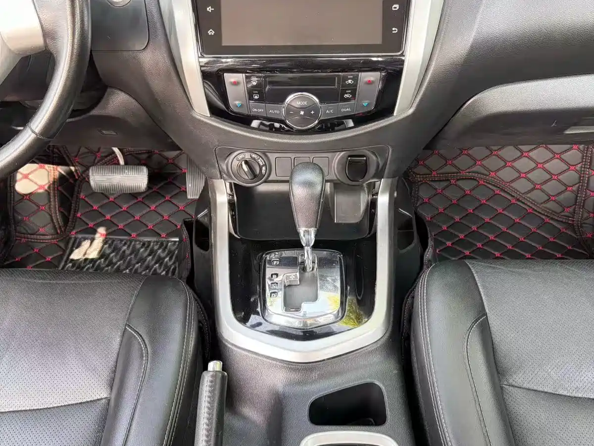 Nissan Navara 2021 2.5L Automatic 4WD Premium QR25 фото 17