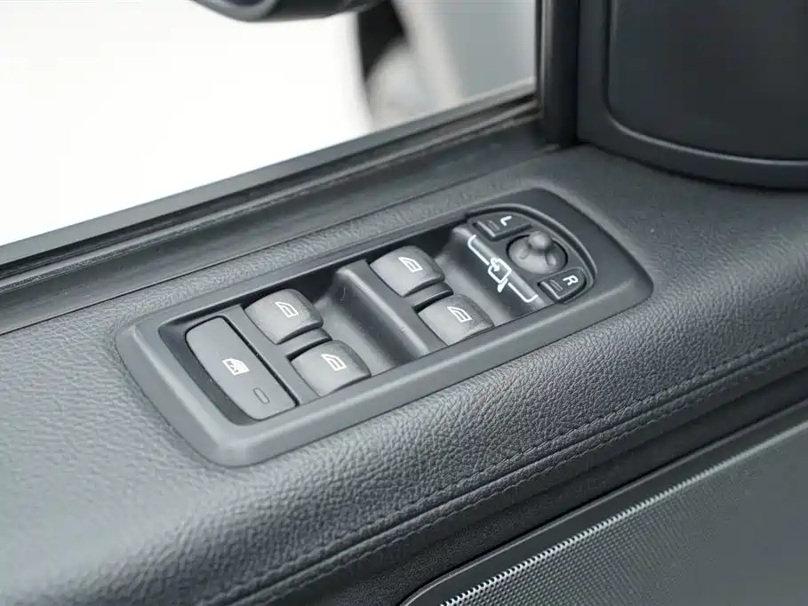 Фото 11 - Land Rover Range Rover Sport