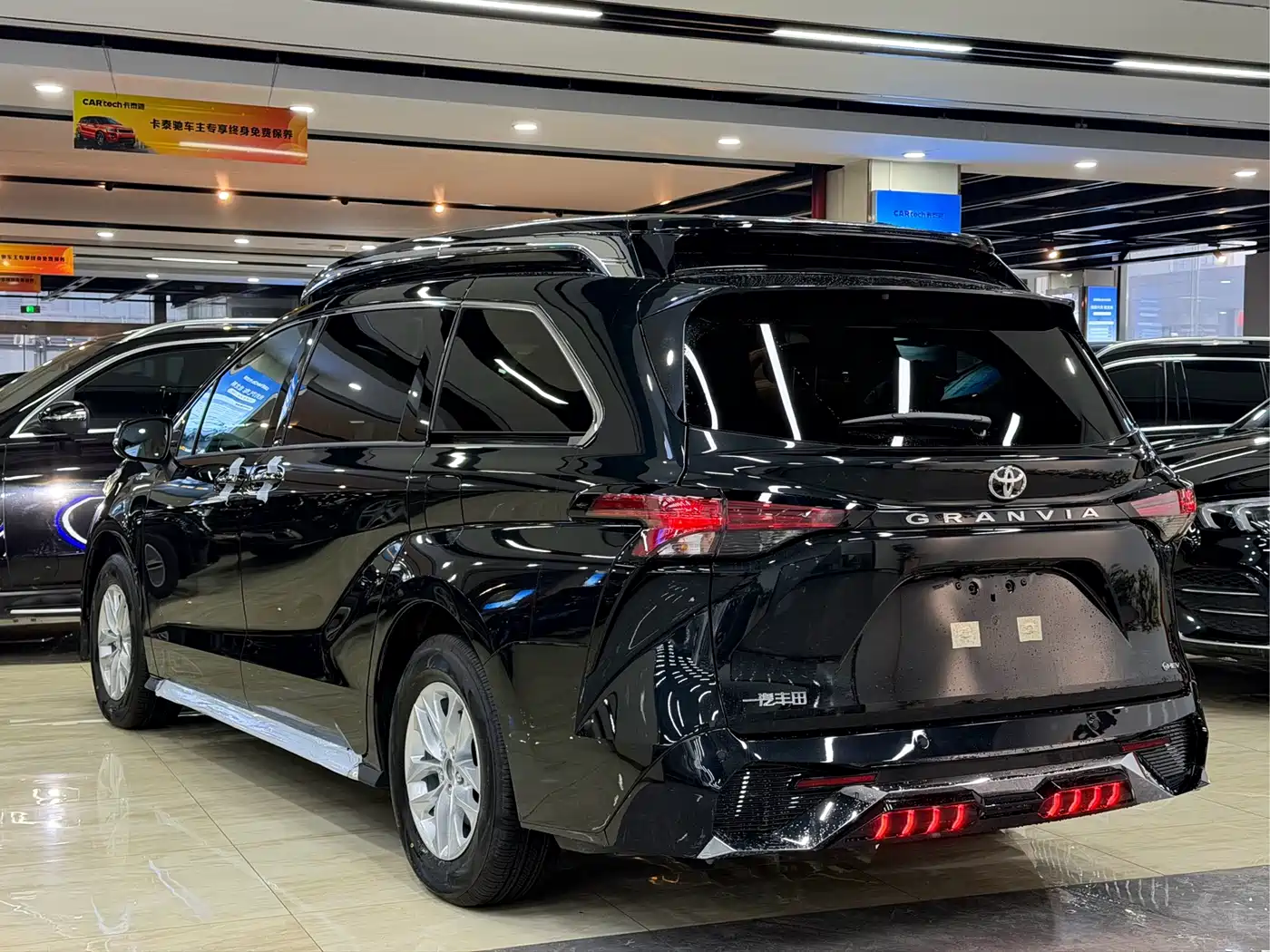 Toyota Granvia 2026 Model 2.5L Hybrid Luxury Edition фото 6