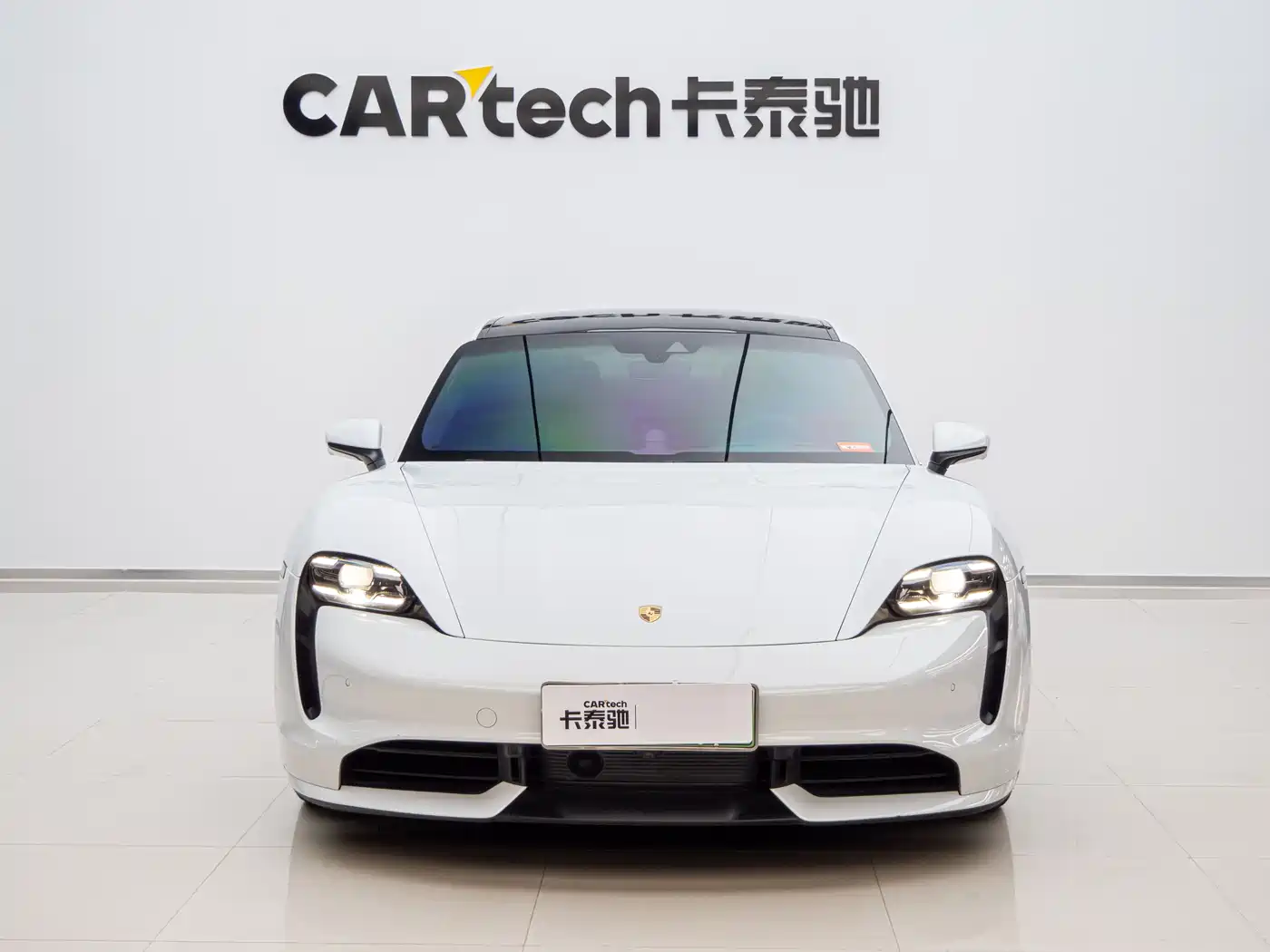 Porsche Taycan 2019 Taycan Turbo фото 2