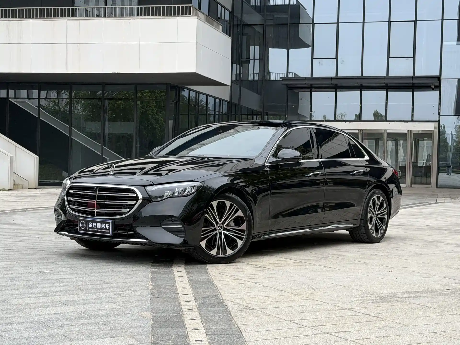 Фото 1 - Mercedes-Benz E-Class