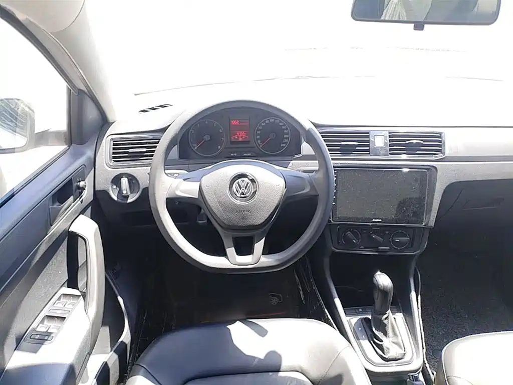 VOLKSWAGEN SANTANA