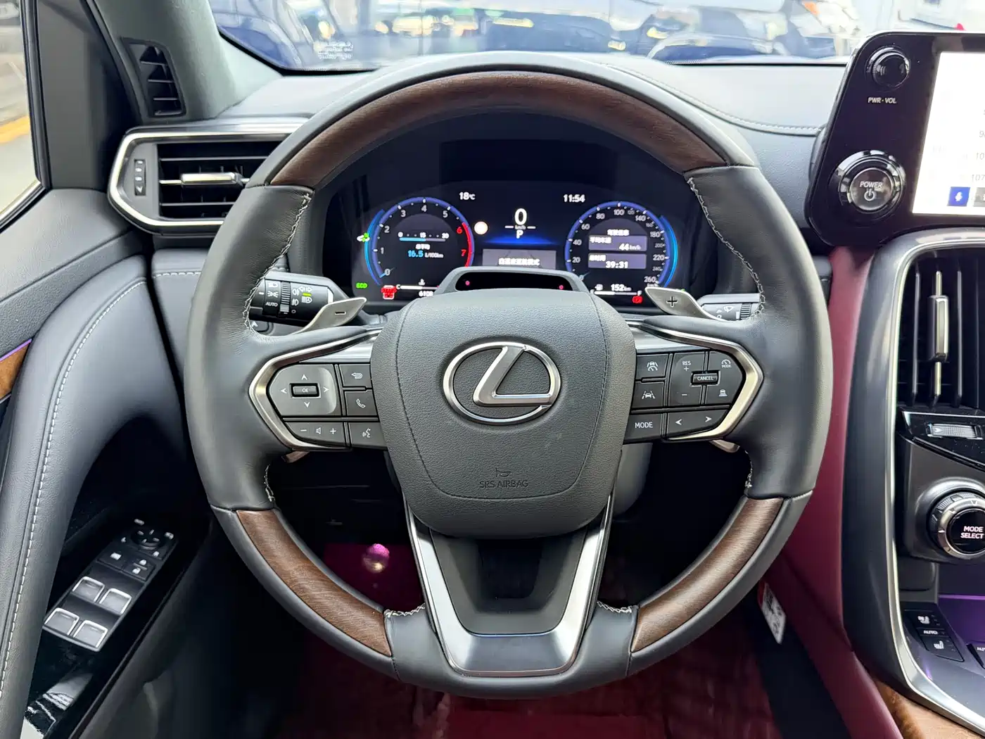 Lexus LX 2025 700h Boundary Edition фото 7