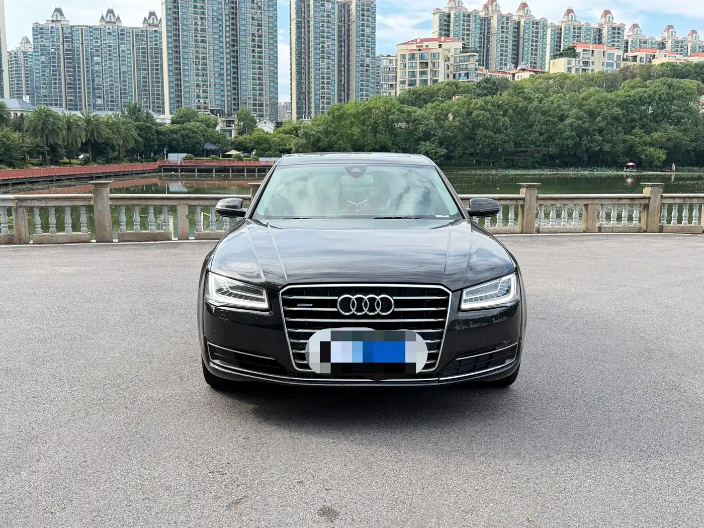 Фото 1 - Audi A8