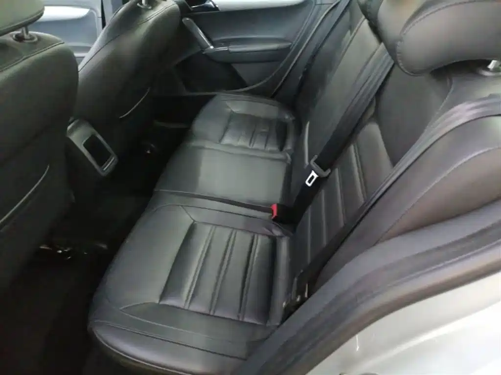 Volkswagen Lavida 2013 Facelift 1.6L Automatic Luxury фото 17