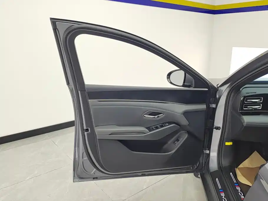 BYD Qin L 2024 2024 DM-i 80KM Leading Edition