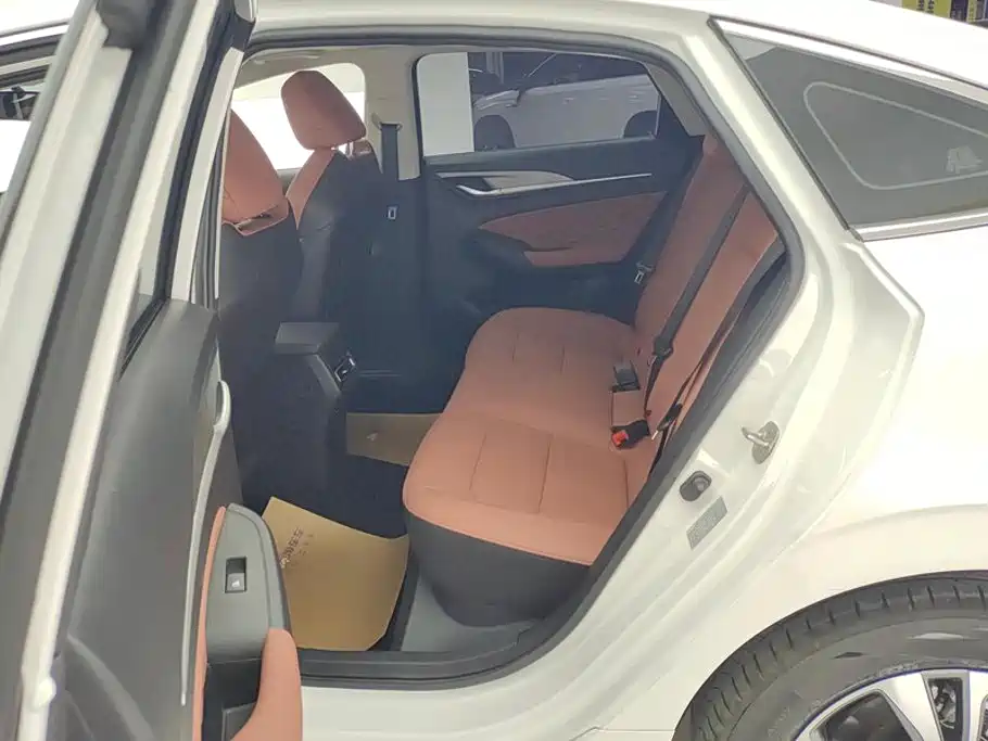 Photo 11 - Changan Eado