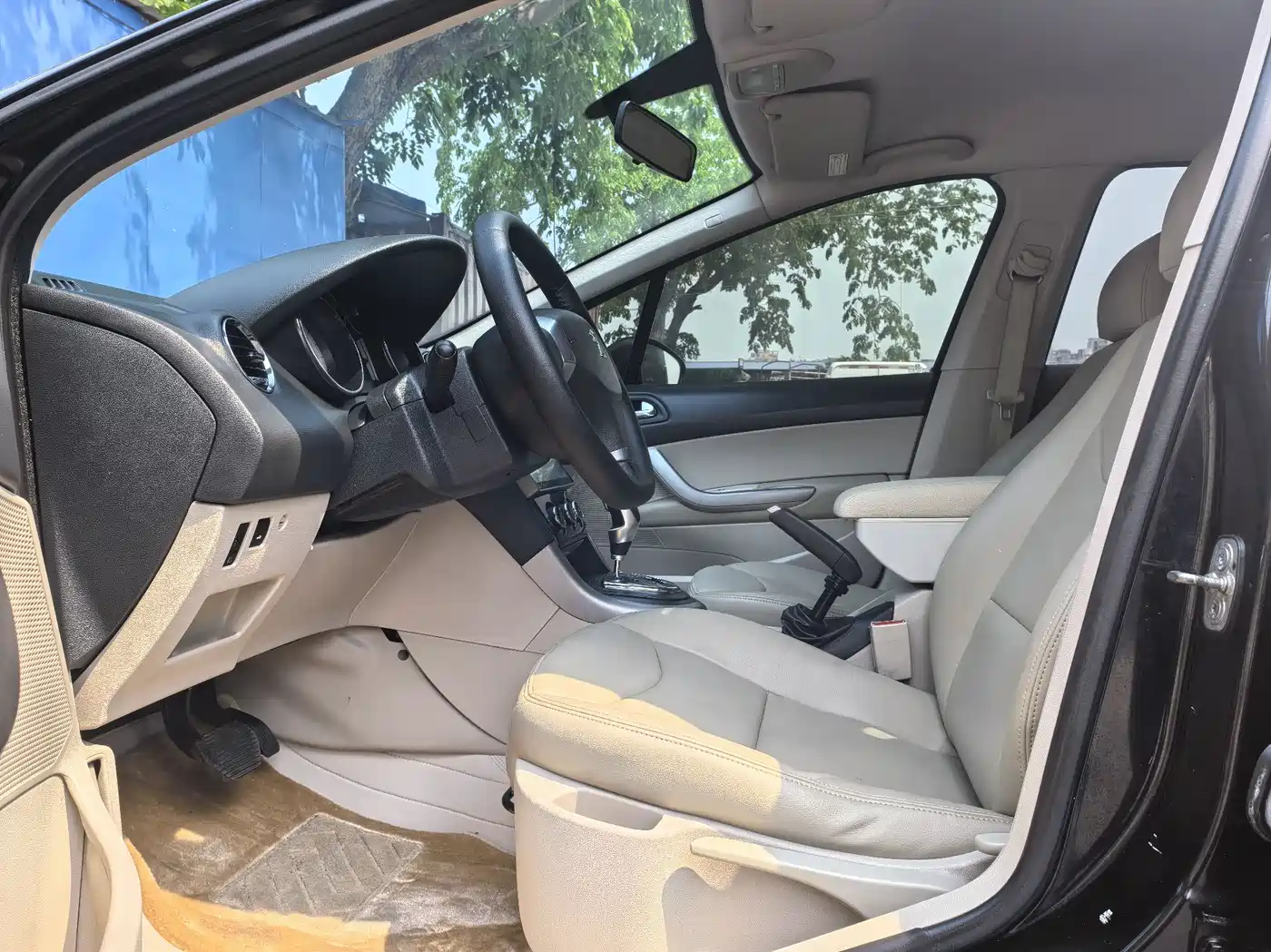 Peugeot 408 2013 2.0L Automatic Comfort Edition фото 6