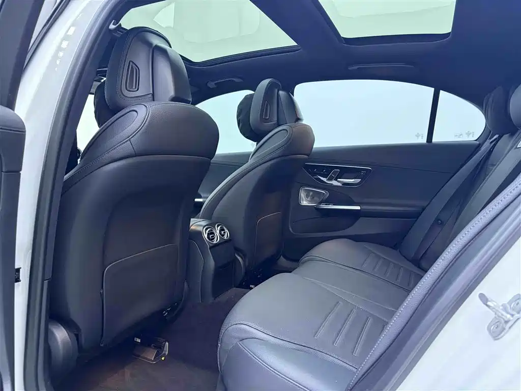 Mercedes-Benz C-Class 2024 C 260 L Night Edition Sport фото 18
