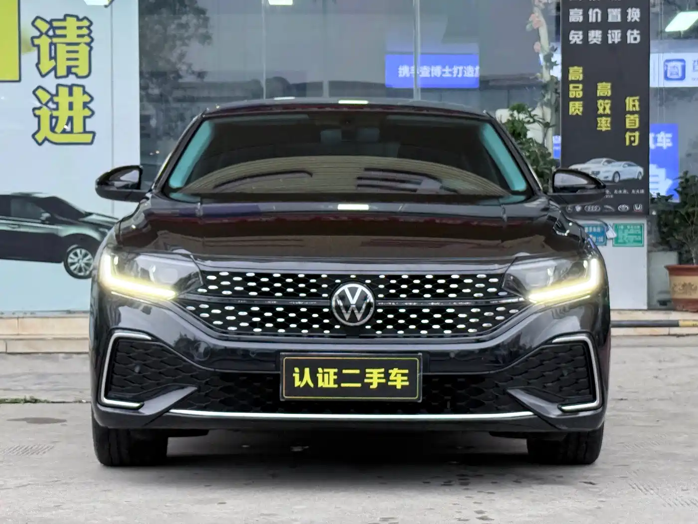 Volkswagen Passat 2025 Outstanding 380TSI Starlight Dragon Soaring Edition фото 2