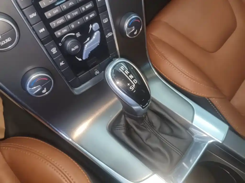 Volvo V60 2017 2014 T5 Wisdom & Elegance