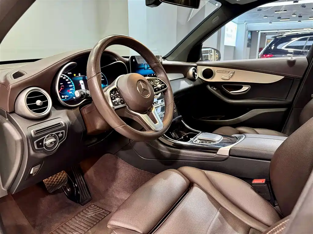 Mercedes-Benz GLC 2021 GLC 260 L 4MATIC Sporty фото 26