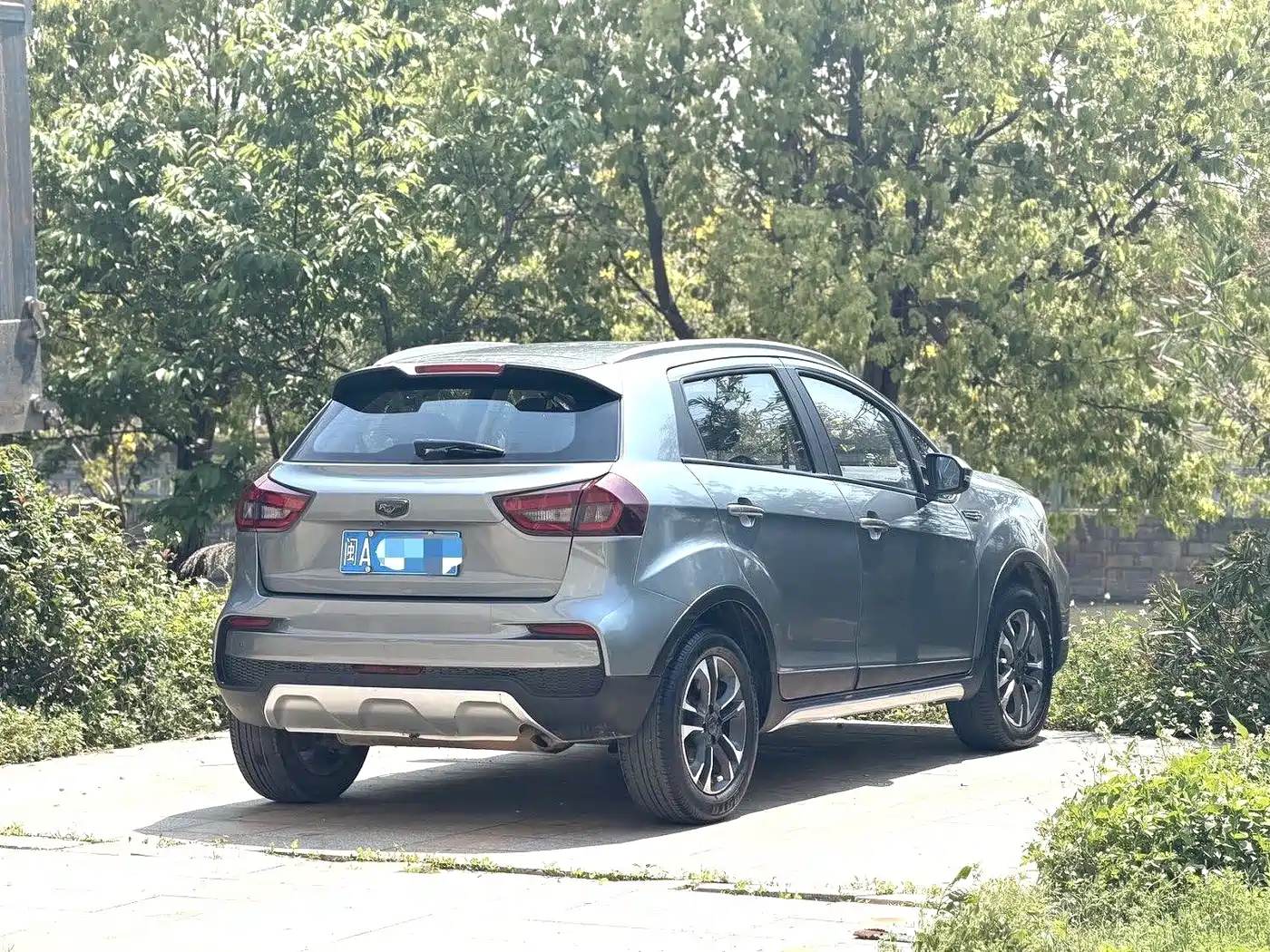 Фото 4 - Geely Vision X3