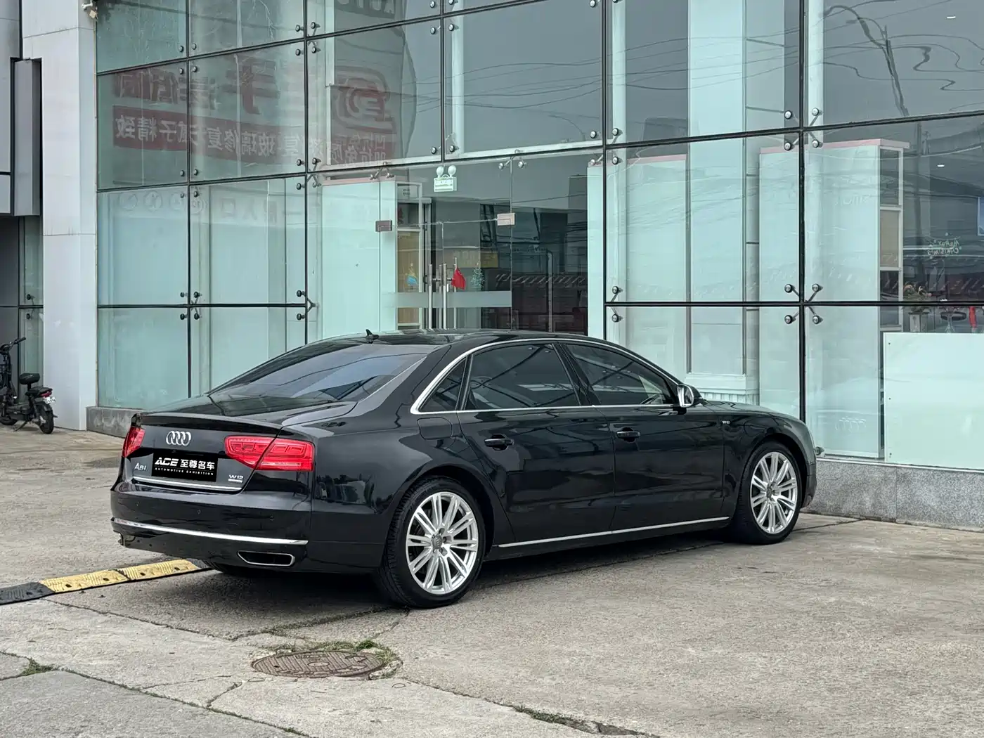 Audi A8 2011 A8L W12 6.3 FSI quattro фото 4