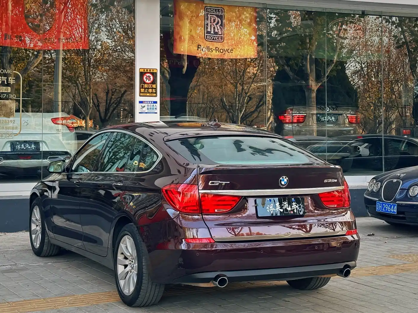 BMW 5 Series GT 2011 535i xDrive Luxury Model фото 7