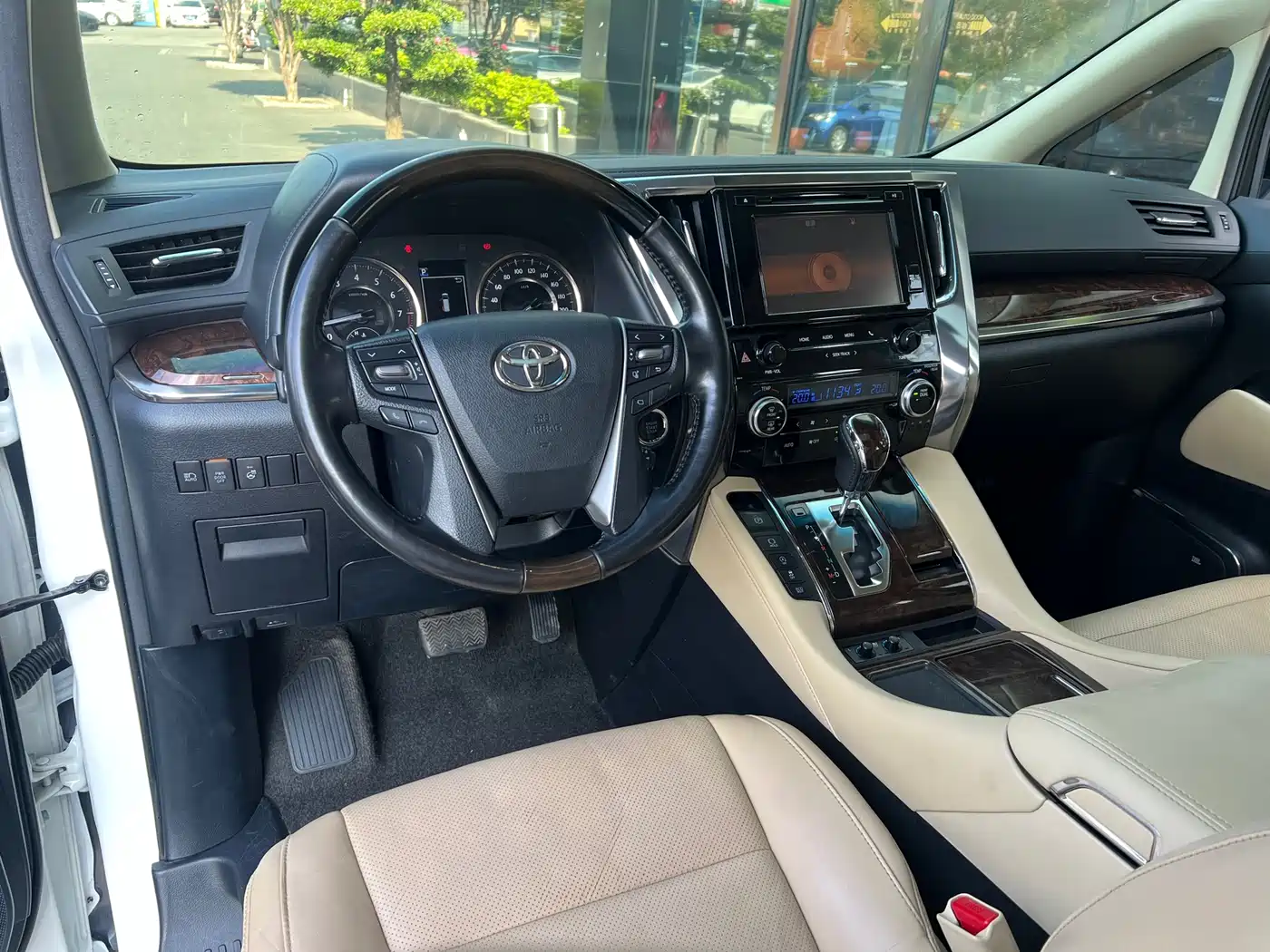 Toyota Alphard 2018 Facelift 3.5L Luxury Edition фото 5