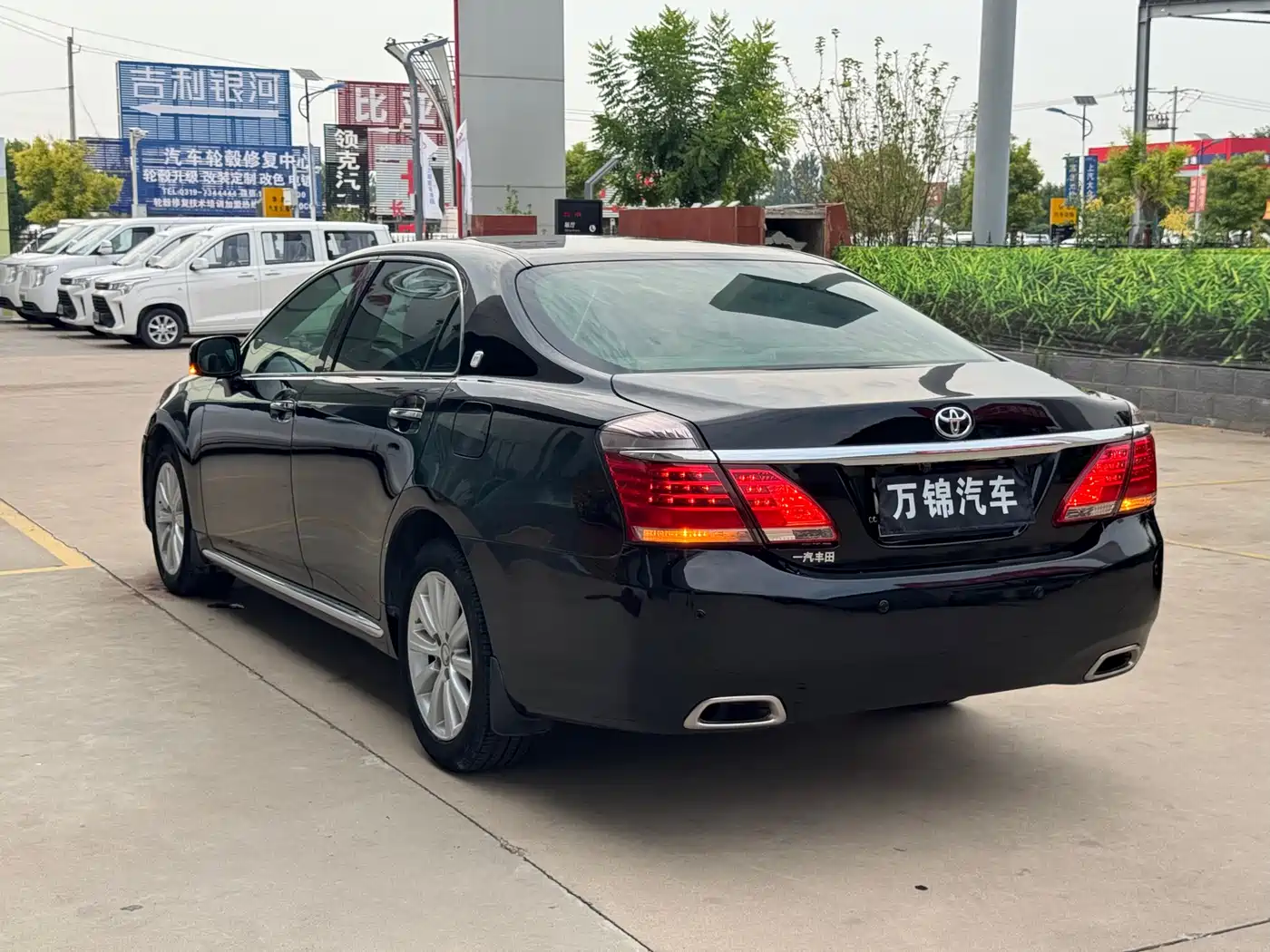 Фото 4 - Toyota Crown