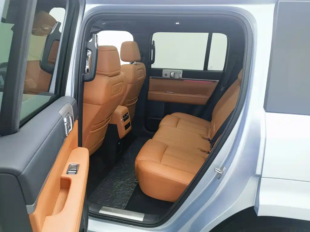Fang Cheng Bao Titanium 7 2026 2025 AWD Base Model