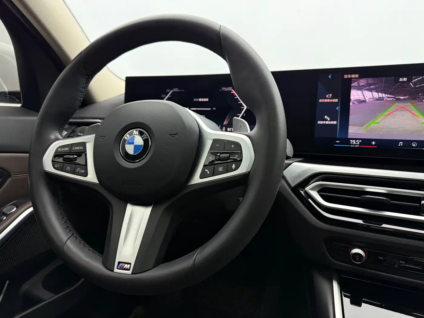 BMW 3 Series 2024 320i M Sport Package фото 12