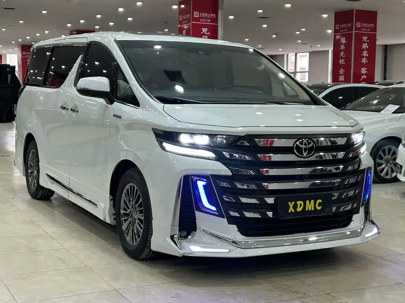 Toyota Vellfire 2021 Crown Hybrid 2.5L HV Premium Edition фото 3