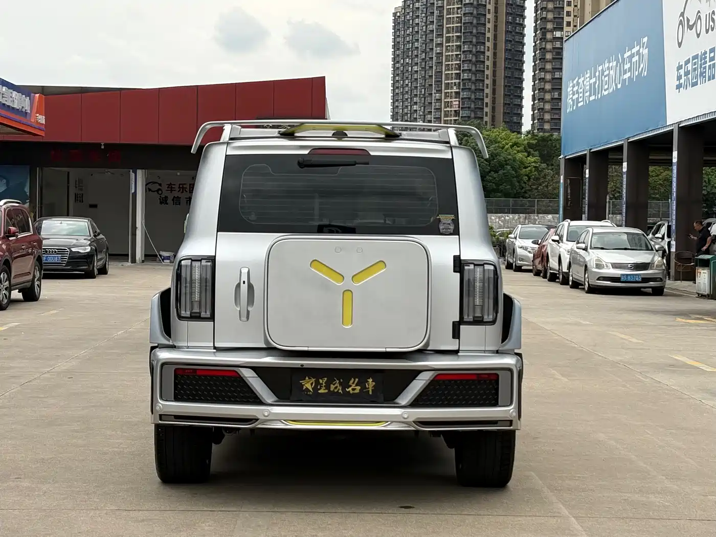 TANK CO CREATION TANK 300