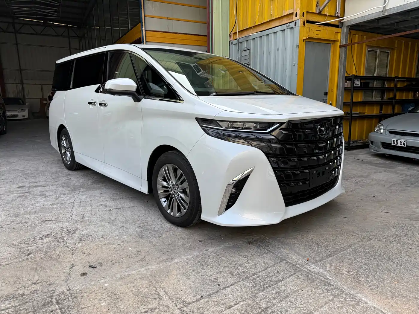 Toyota Alphard 2025 Hybrid 2.5L Prestige Gold Edition фото 3