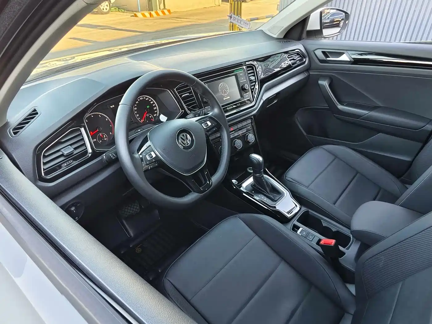 Volkswagen T-ROC 2018 280TSI DSG 2WD Comfort (China V) фото 9