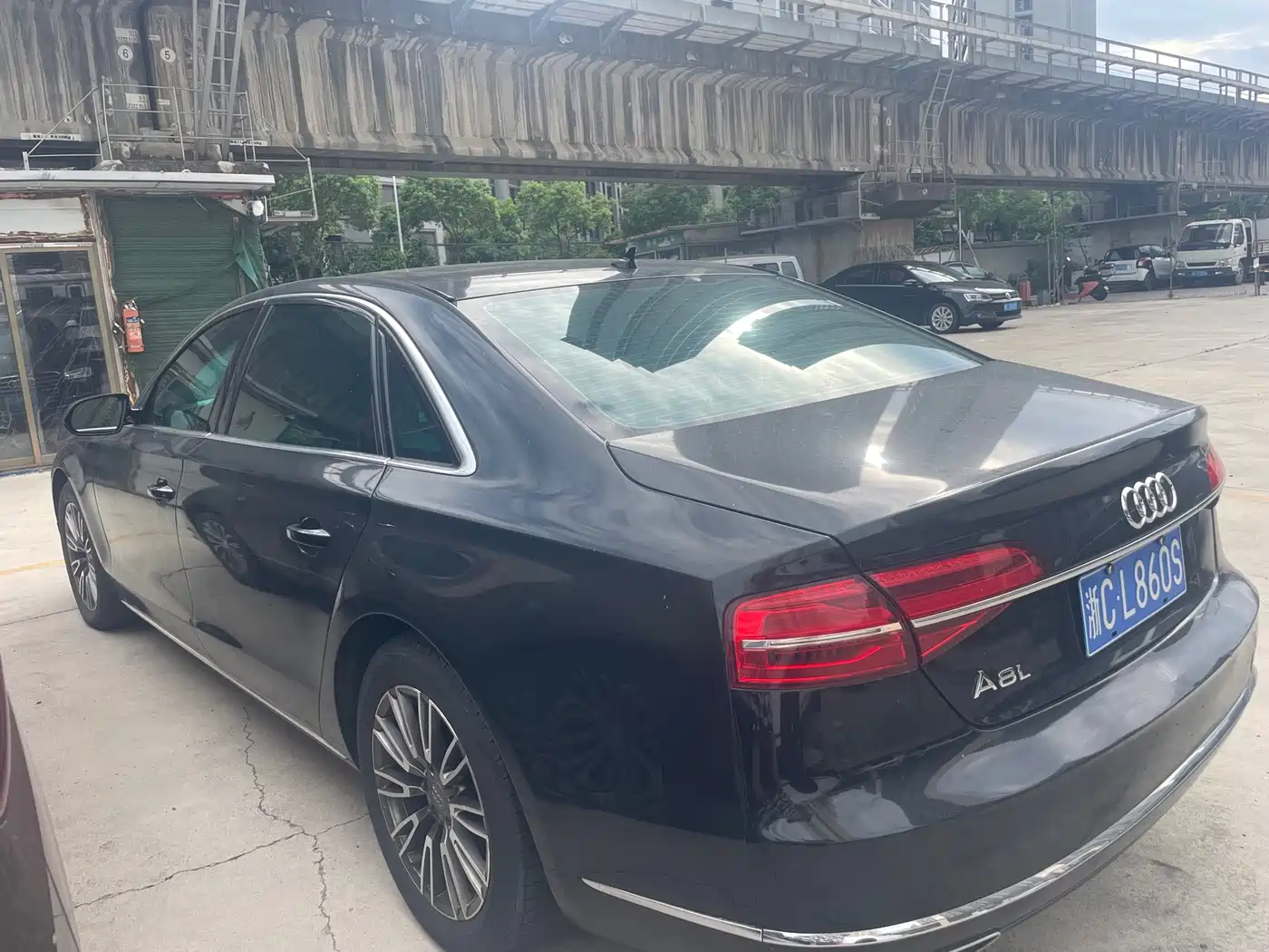 Фото 6 - Audi A8