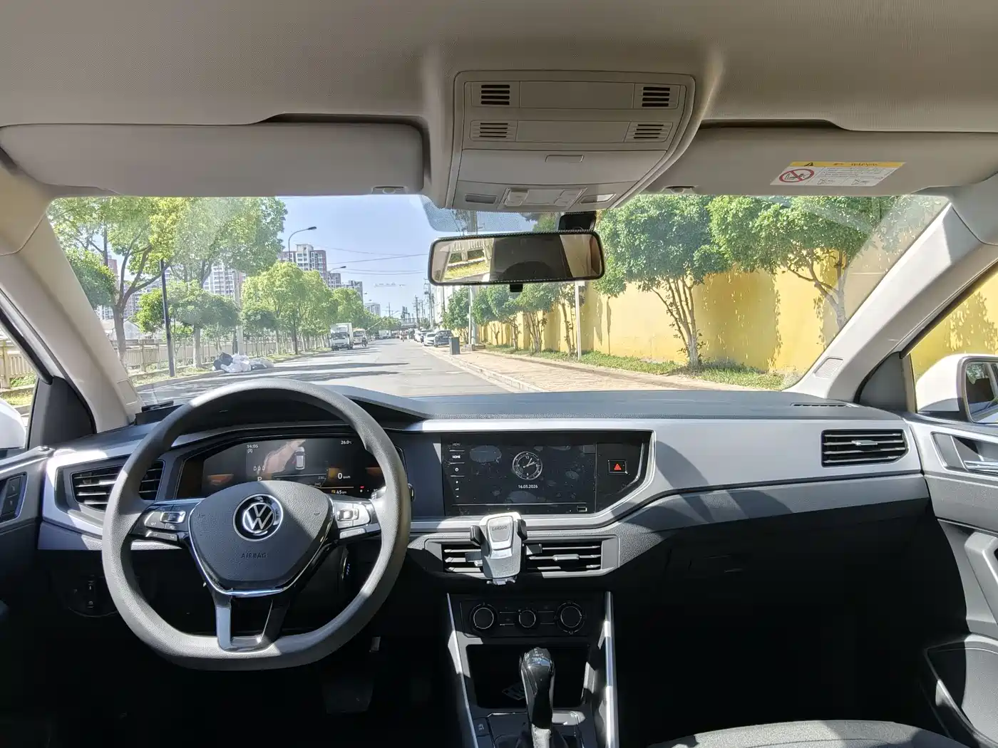 VOLKSWAGEN POLO