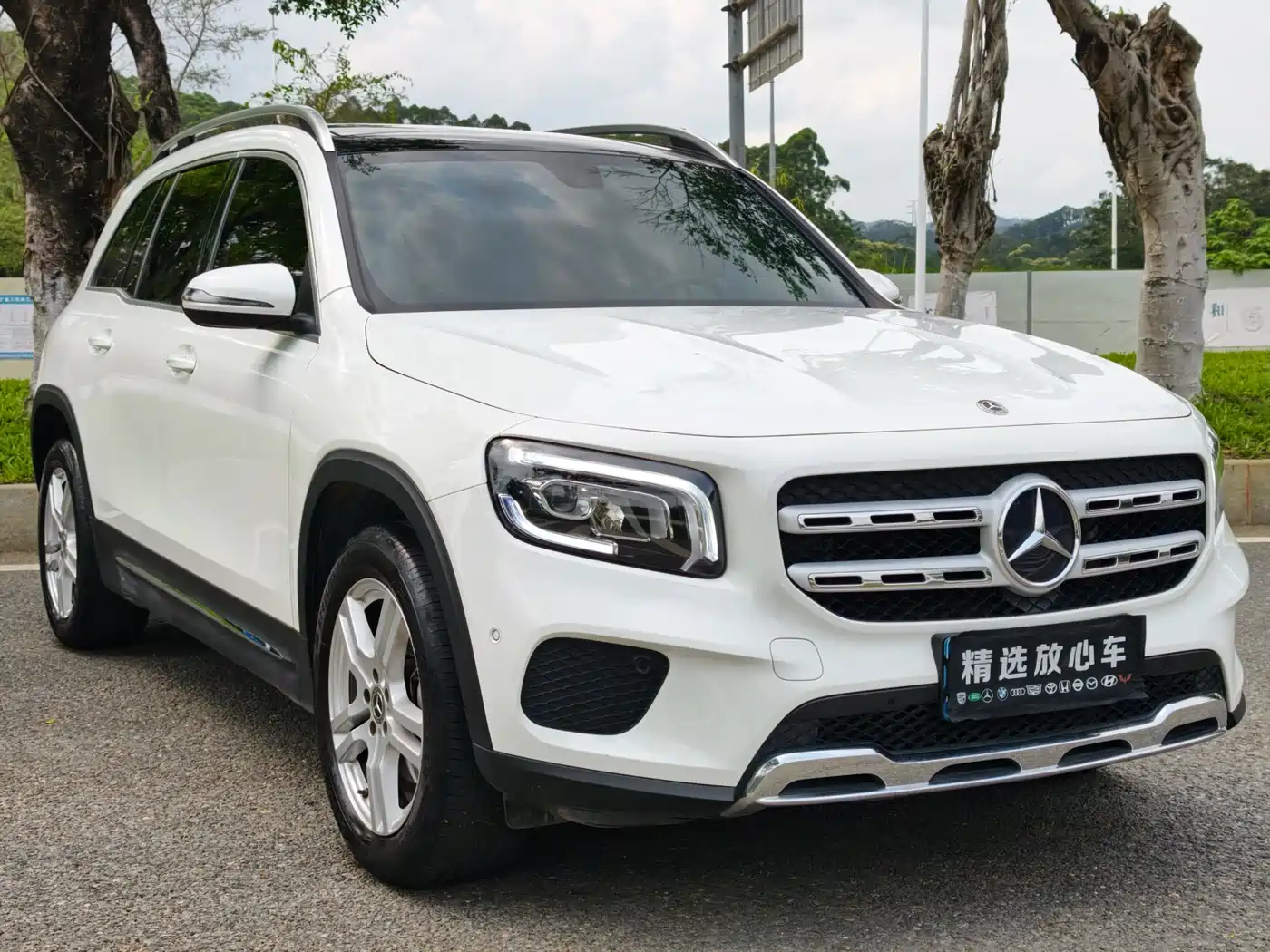 MERCEDES-BENZ GLB