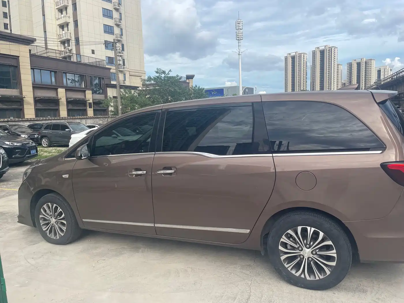 Фото 8 - Buick GL8