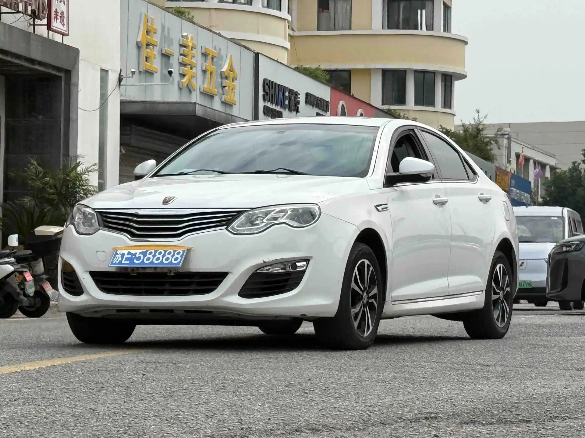 Фото 5 - Roewe e550