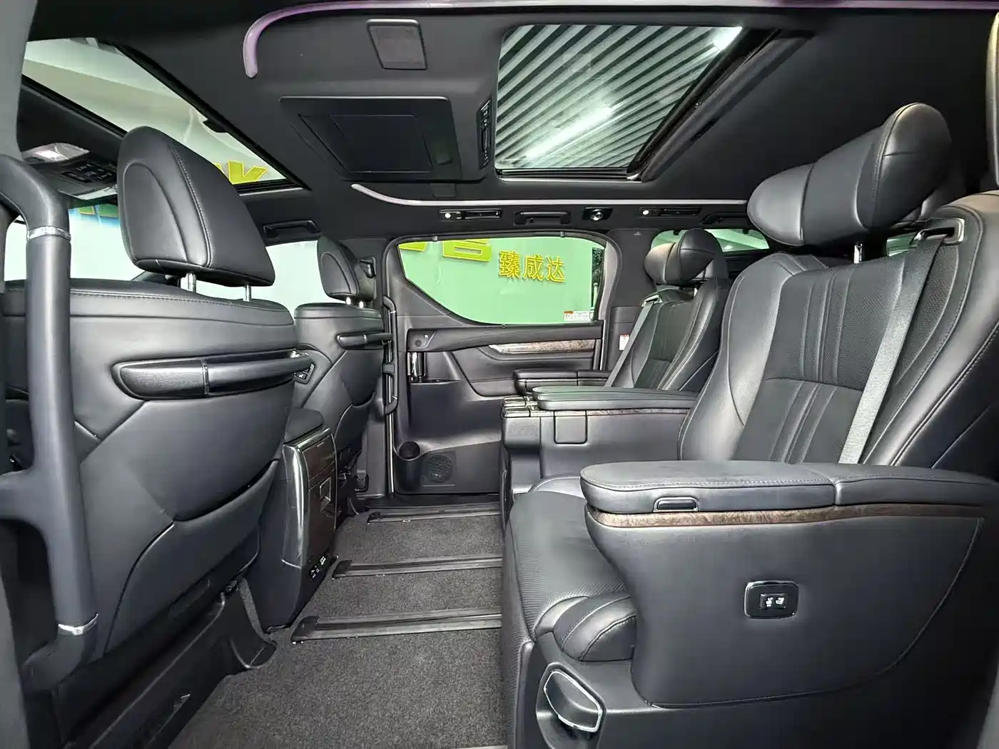 Toyota Vellfire 2021 Crown Hybrid 2.5L HV Premium Edition фото 15