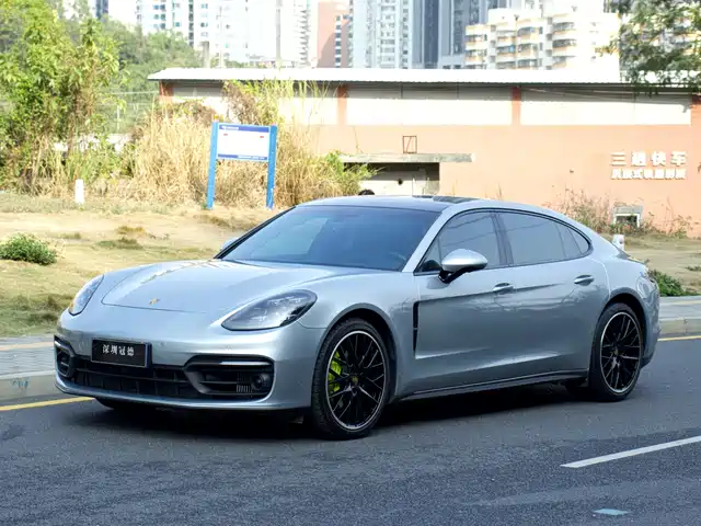 PORSCHE PANAMERA