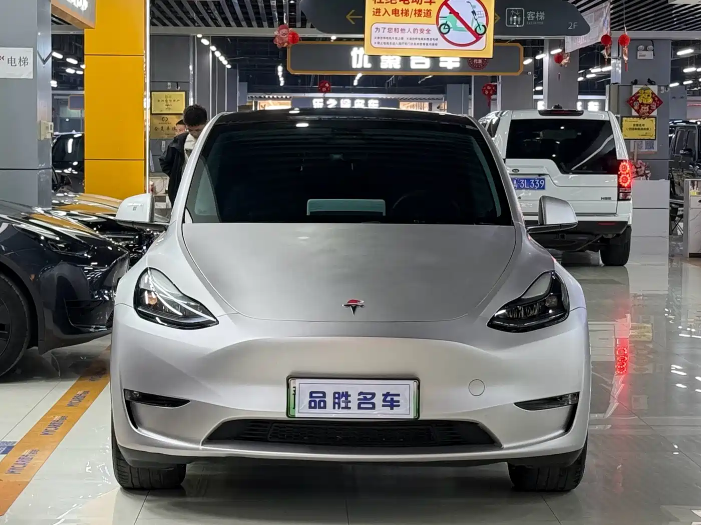 TESLA MODEL Y