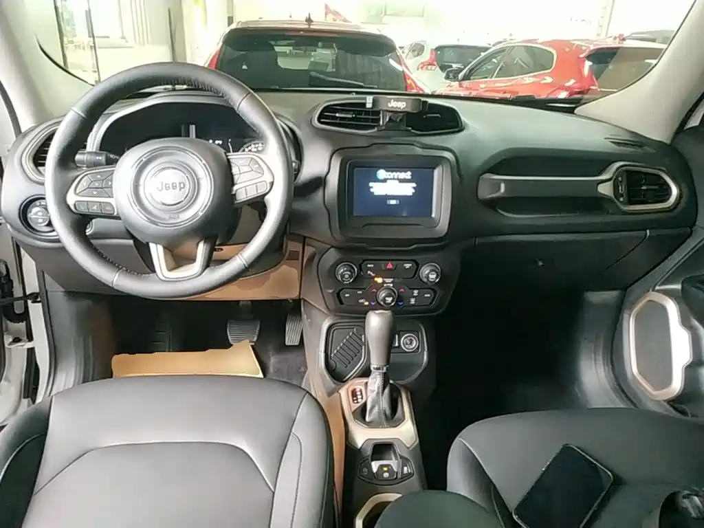 Photo 10 - Jeep Renegade
