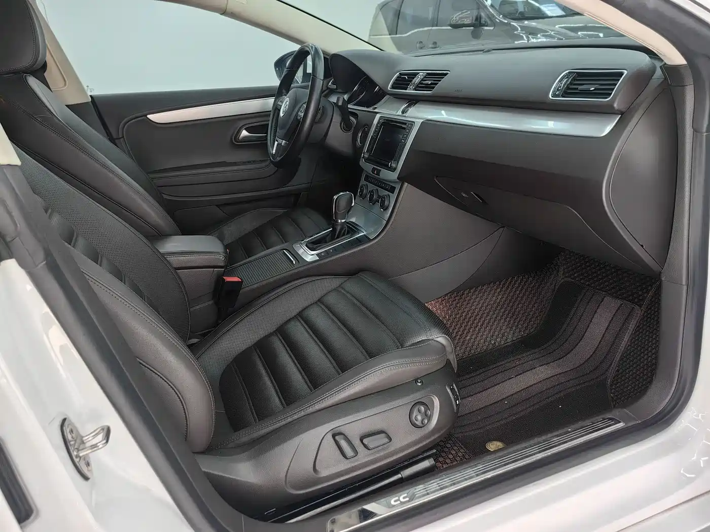 Volkswagen FAW-Volkswagen CC 2018 2.0TSI Luxury фото 15