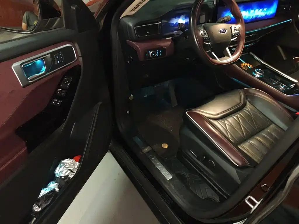 FORD EXPLORER