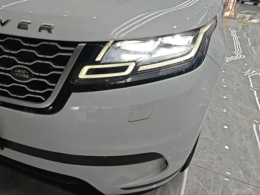 Фото 24 - Land Rover Range Rover Velar