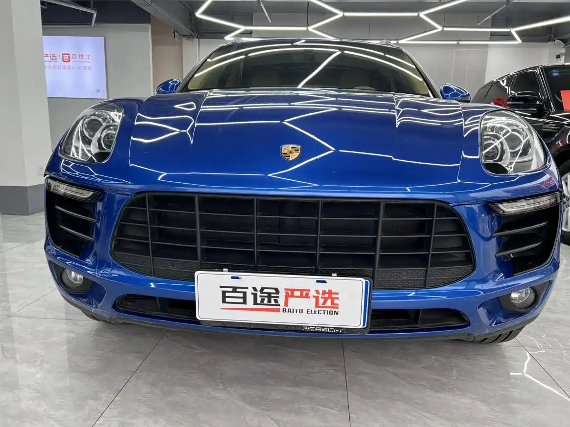 Photo 2 - Porsche Macan