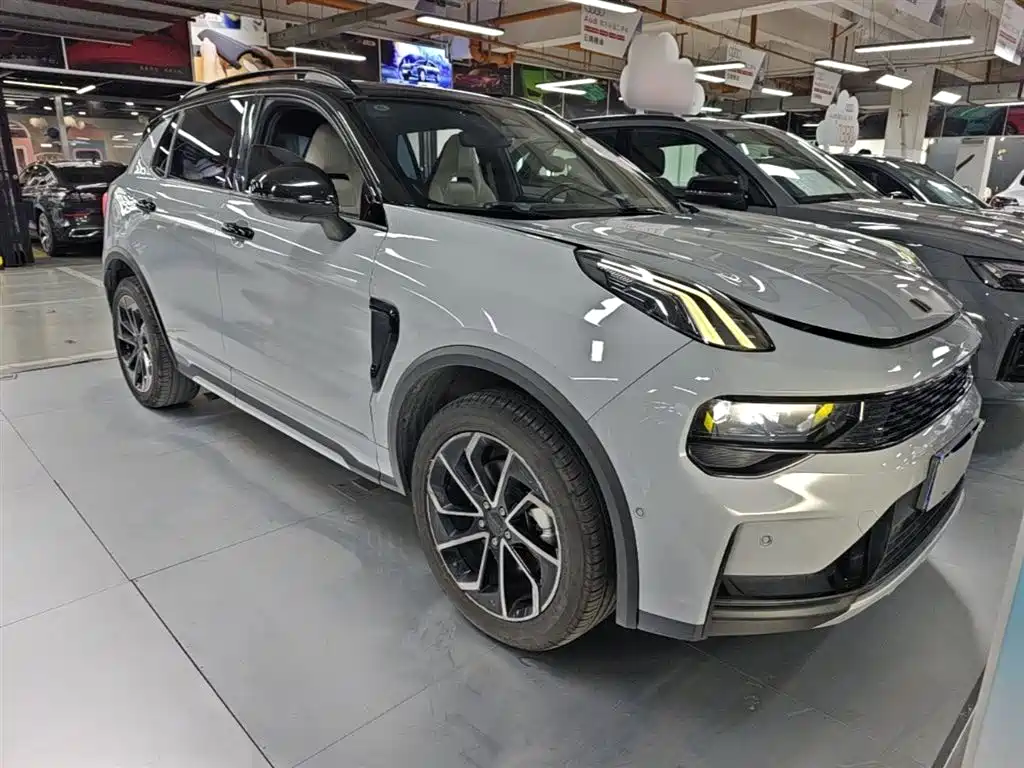 Lynk & Co 01 2023 1.5TD EM-F Dawn Edition фото 4