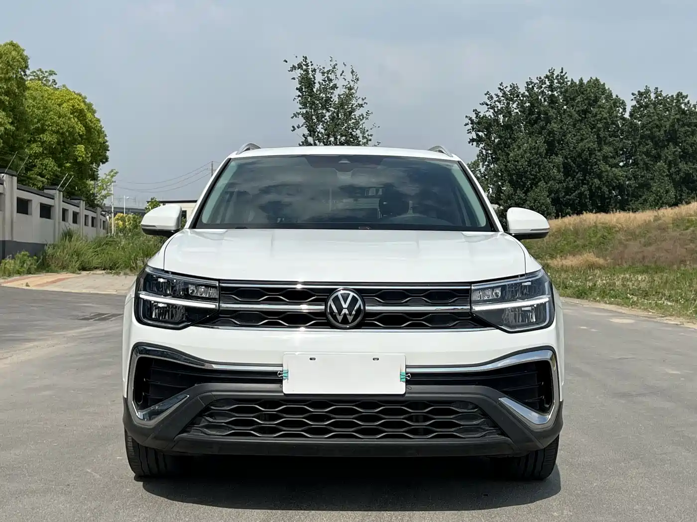 Volkswagen Tharu 2023 300TSI 2WD Bright Moon Edition фото 2