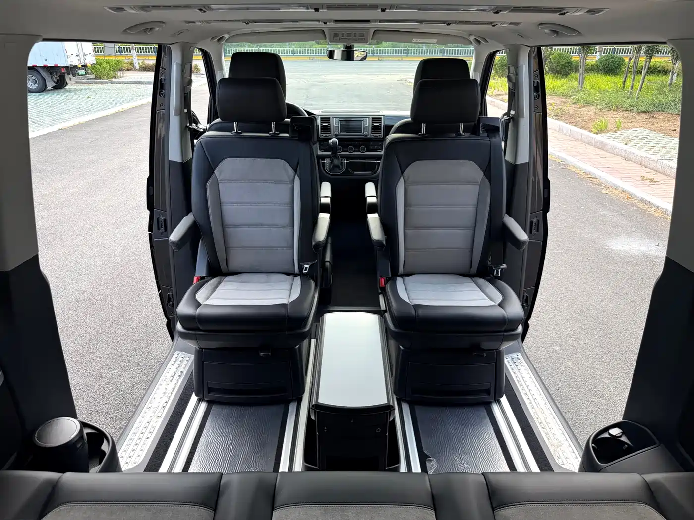 Volkswagen Multivan 2017 2017 2.0TSI AWD Premium Edition 7-Seater