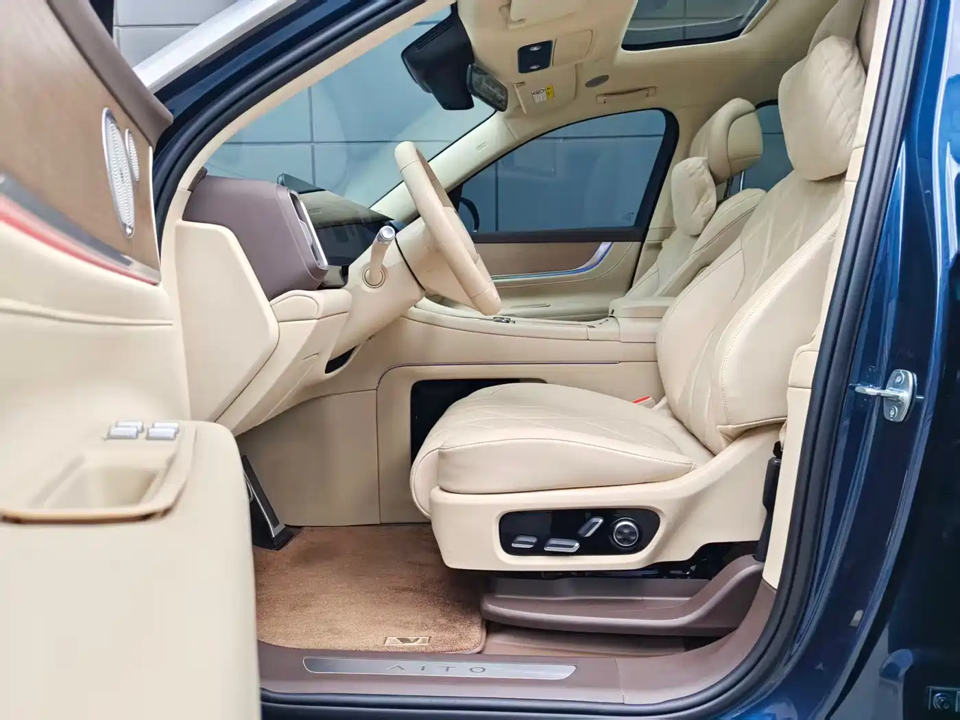 AITO Wenjie AITO M9 2025 Extended Range Ultra 52kWh 6-Seater фото 6