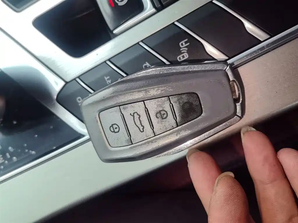 Фото 9 - Geely Coolray