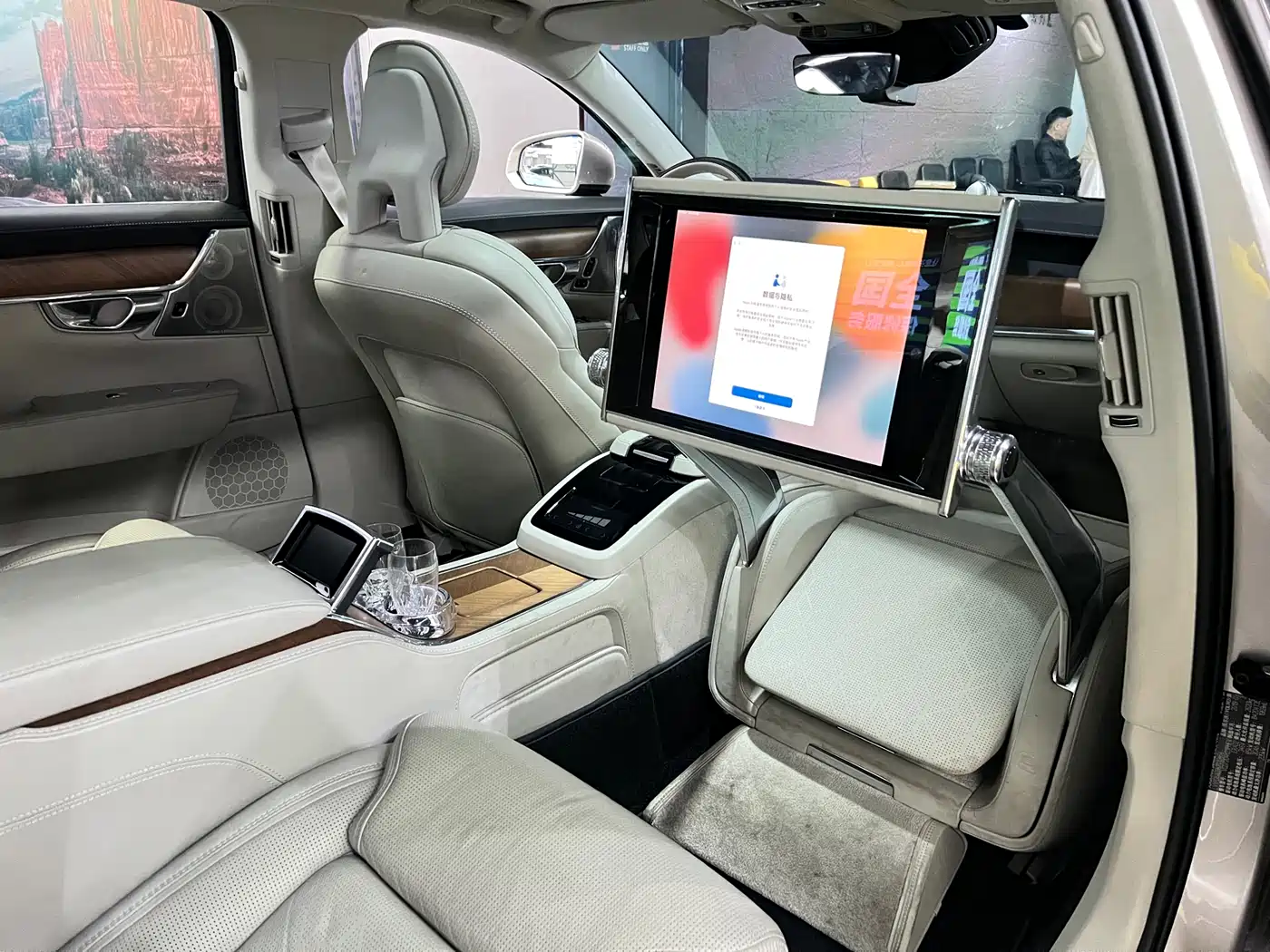 Volvo S90 Plug-in Hybrid 2019 2019 T8 E-AWD Hybrid Excellence Edition 3-Seater China VI