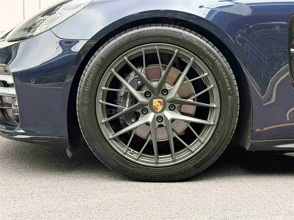 صورة 16 - Porsche Panamera